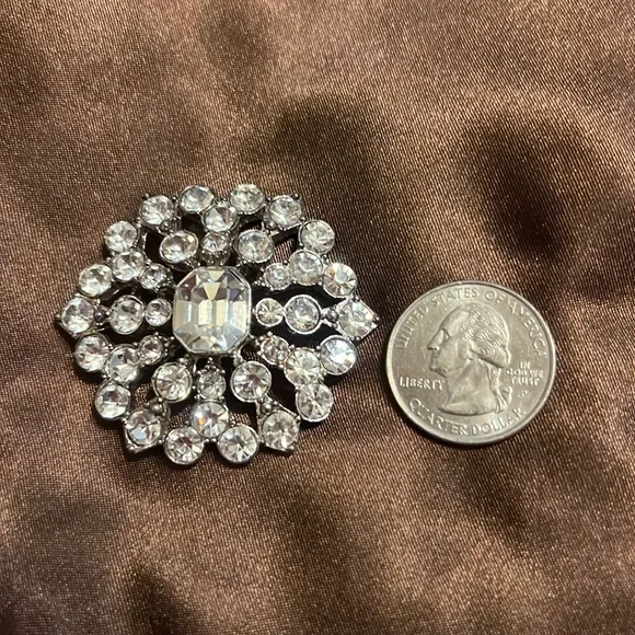 Liz Claiborne Rhinestone Vintage Brooch - Picture 5 of 7